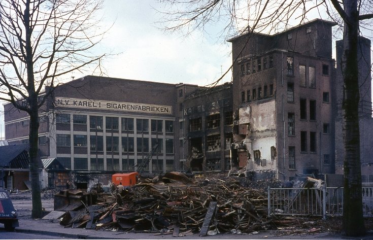 <p>Het gehele Karel I complex te Eindhoven wordt door brand verwoest. Schade bedraagt ongeveer 15 miljoen guldens incl. 30 miljoen sigaren. Was daarmee de grtootste brand van de vele eerder verbrande sigarenfabrieken.</p>