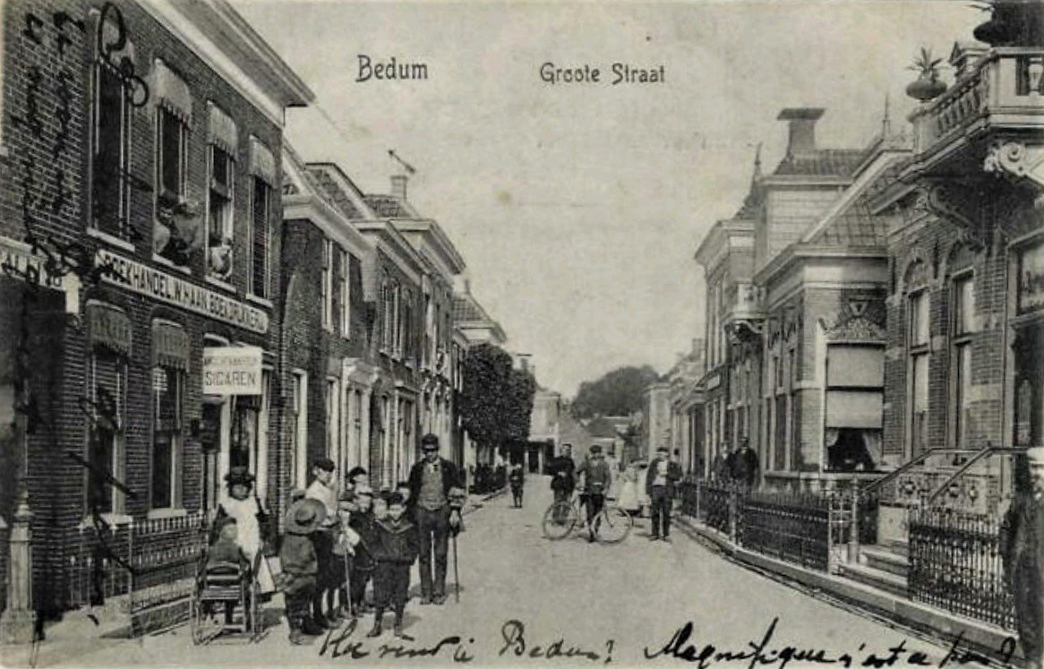 Haan W. Boekhandel en Sigaren - Bedum ANSICHTKAART MP Haan W. Boekhandel en Sigaren - Bedum ANSICHTKAART MP