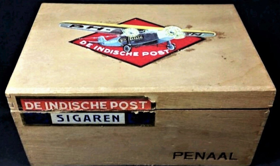 De Indische Post - Grave PENAAL kist  MP